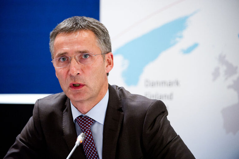 NATO-ja “i shpall” luftë Rusisë