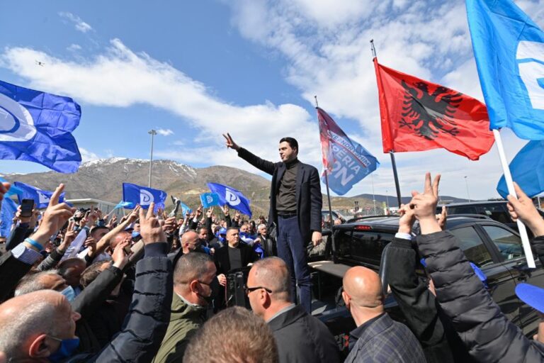 Pritja madhështore e Bashës në Kukës, Rama: Turp Lulëzim!