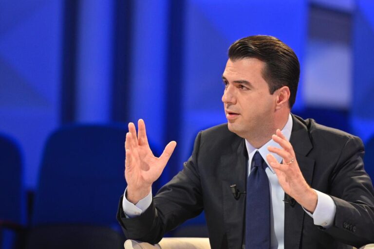 Vaksinimi, Basha u jep garanci shqiptarëve: 4 ekspertë perëndimorë do të na ndihmojnë në procesin e vaksinimit