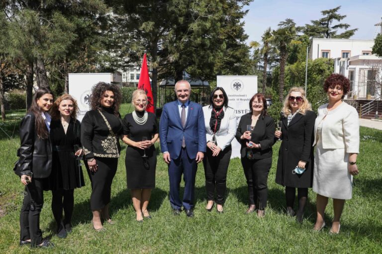 Presidenti Meta vlerëson personalitete të shquara të Tiranës