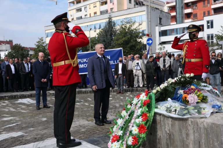 Presidenti Meta: Shqipëria vuan nga mungesa e zgjedhjeve të lira dhe fenomeni i partisë-shtet. Momenti që të gjithë të niseni drejt 25 prillit