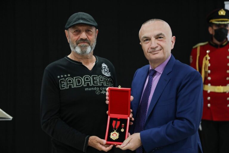Meta vlerëson me titullin “Mjeshtër i madh” ish-futbollistin e kombëtares Miltiadh Gurma: Krahasohej vetëm me Beckenbauer-in