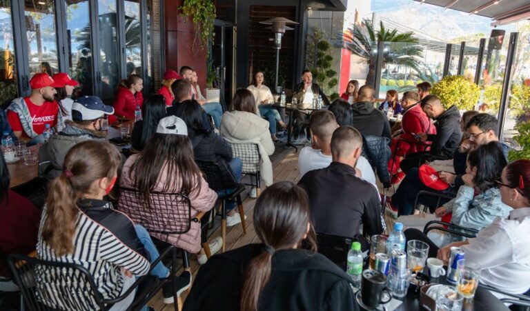 Bes Kallaku dhe Xhensila Myrtezaj në mbështetje të kandidates së LSI në Vlorë