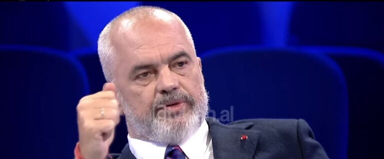 Makina me topa 50-çe/ Rama: Skenë e tmerrshme, fatmirësisht pa viktima