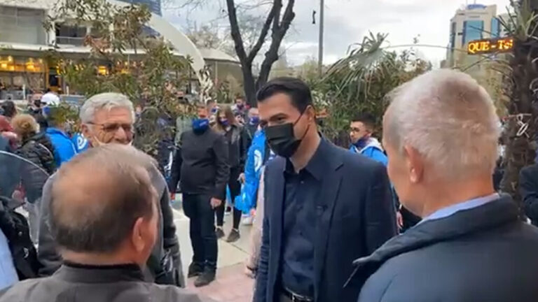 I moshuari kërkesë Lulzim Bashës: Të lutem na rrit pensione
