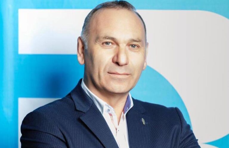 Tonin Uldedaj: Replikë me ata që thonë “po ndihmon Ramën e pengon Bashën”