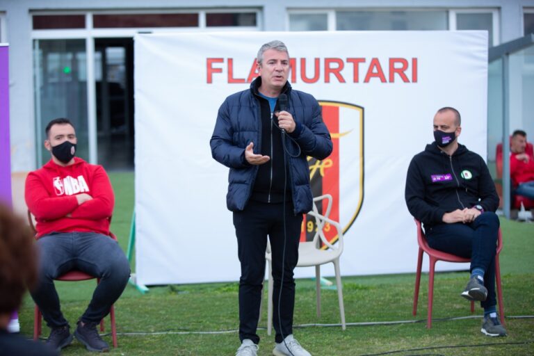 Gjiknuri takim me banorët e Sherishtës në Vlorë: Mos bini pre e provokimeve, fitorja e PS do të jetë e thellë