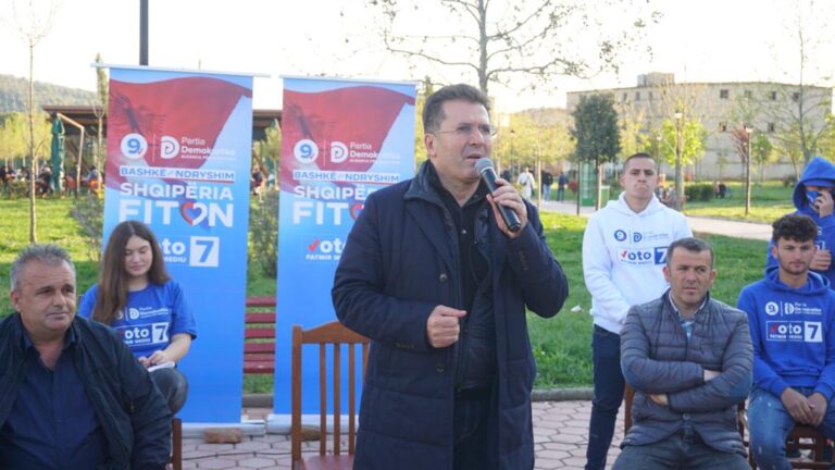 25 prilli, Mediu: Pika ku do të ndahet mbrojtja e demokracisë nga qeveria që ka sjellë largimin e të rinjve
