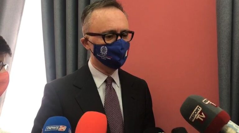 Ambasadori italian: Jo dhunës, meritoni një qeveri që ju zgjidh problemet