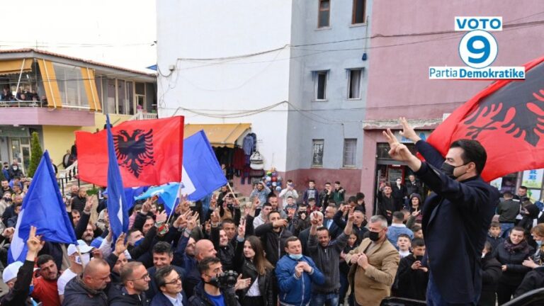Basha në Përrenjas: Rama hapi shampanjë për vete, për shqiptarët mbylli derën e Europës