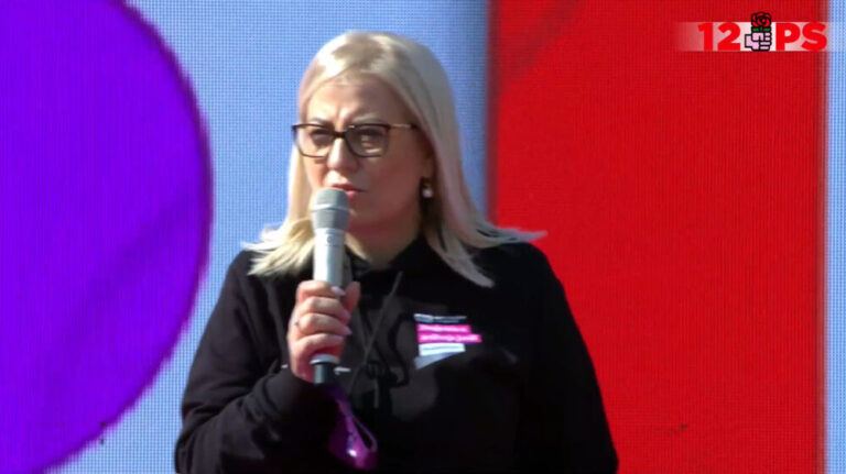 Ish-ministrja e Arsimit shpalos dialektin në Lezhë: Po si munesh bre mos me votue PS? (VIDEO)