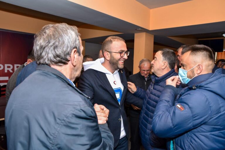“Elbasani do t’u kthehet qytetarëve”, drejtuesi i fushatës së Bardhit: PD s’ka lidhje me blerje votash, sajesa të Ballës