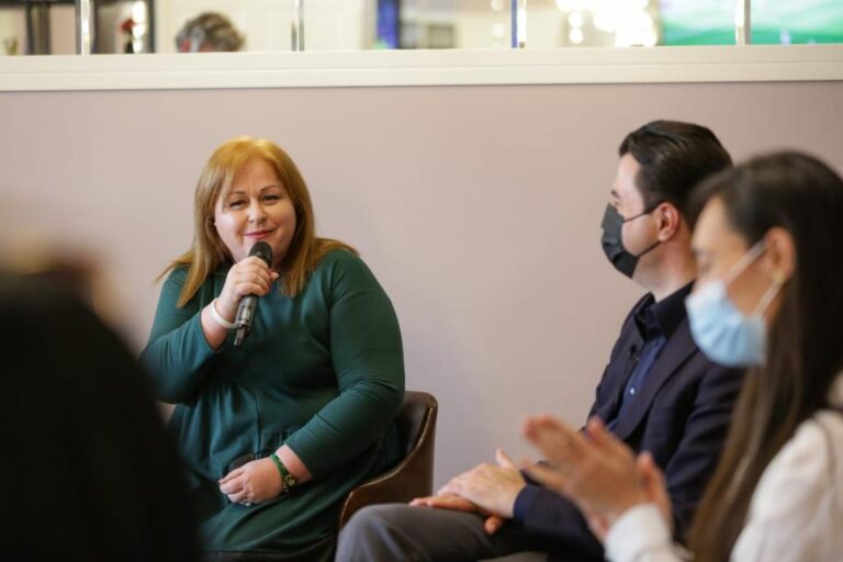 Basha takim me gratë tek Unaza e Re: Jeni simbol i rezistencës, pas 25 prillit do keni dinjitetin që ju takon