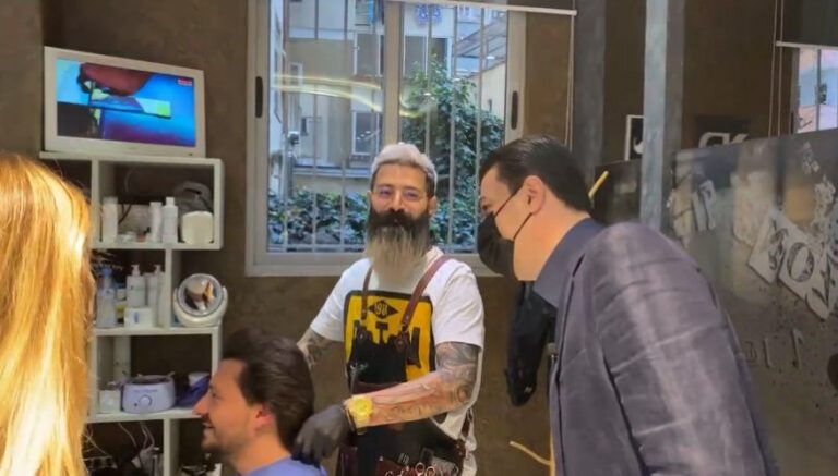 “Të erdhi radha”, Basha shkon tek berberi i tij: Kam ardhur me të qeth mjekrën! Po më vjen dita, do bëjmë rezervimin