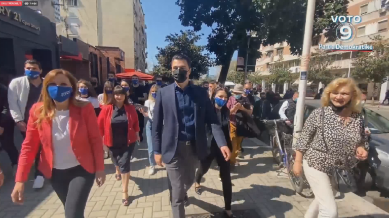 “E kemi lakun në fyt”, Basha takime me qytetarët në Tiranë: Biznesi i vogël në qendër të prioriteteve tona