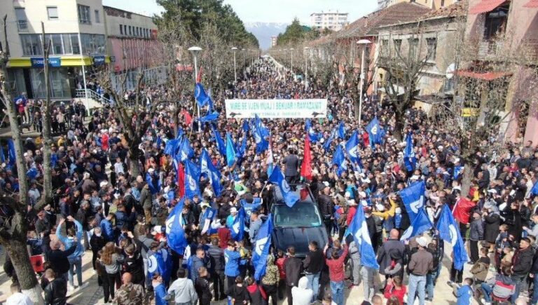 Uragani i Dibrës për Bashën!