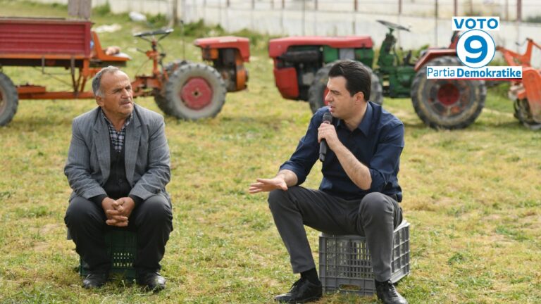 Basha me fermerët në Baldushk: 100 milionë euro në vit subvencione direkte për infermierët. Naftë 240 lek/litër më e lirë