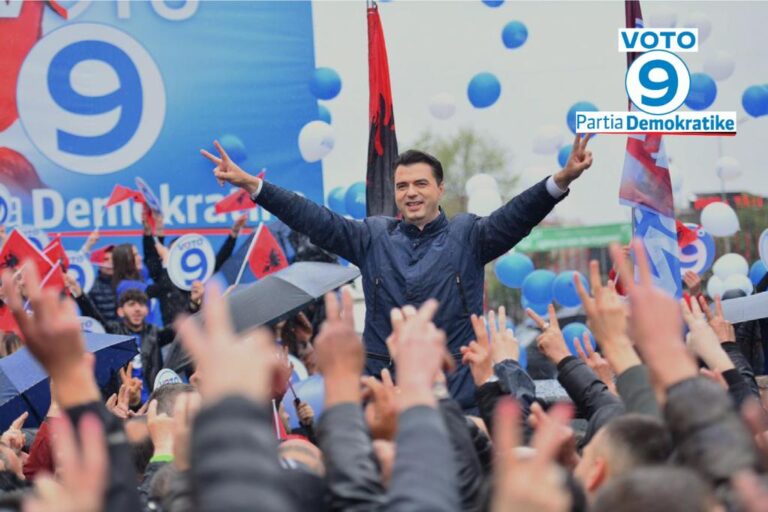 PD, Fushë-Krujë: Nuk ndalemi nga terrori, do jemi në krah të Bashës deri në fund