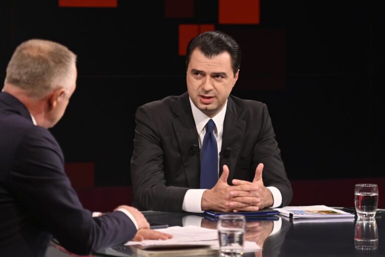 Basha: Duan t’i shoh në sy të gjithë infermierët, mësuesit e punonjësit e administratës që ua kanë nxirë jetën, mos kini frikë nga ndryshimi