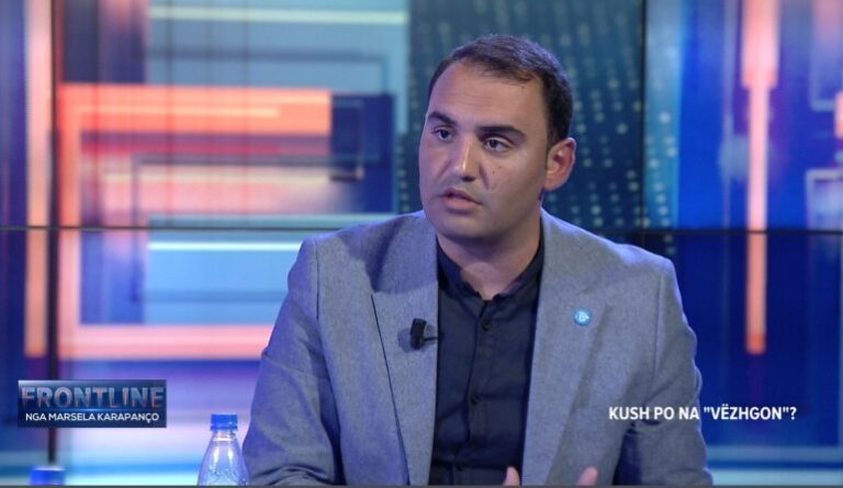 “Politika e barkut bosh”, Këlliçi: Me një dorë të japin kafshatën e mjerimit, me tjetrën të vjedhin të ardhmen