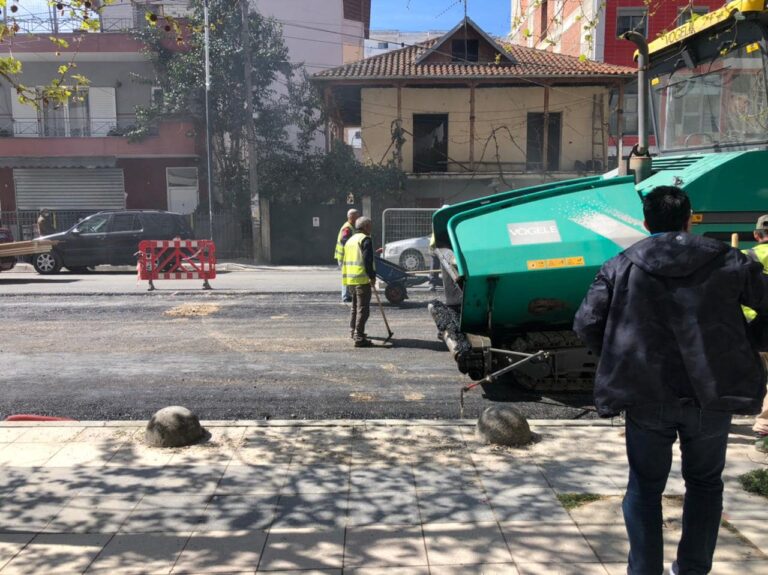 “Nuk është piktor, është mavri me bojë”, Belind Këlliçi nxjerr fotot nga “kantieret e Rilindjes”