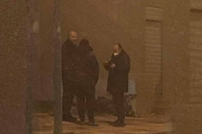 Tjetër denoncimi i fortë: Ardian Çela dhe kordinatori i PS Afrim Baken thyejnë orën policore për të blerë vota