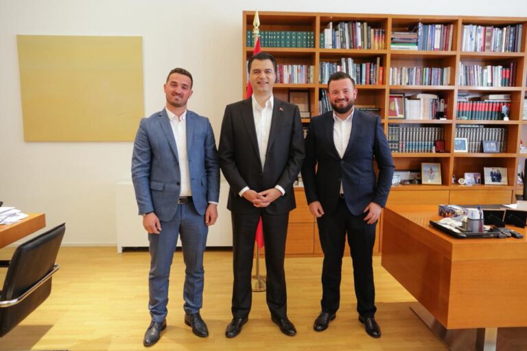 Dy funksionarët e lartë të PS-së i bashkohen Bashës, Kërtusha: Durrësi peng i interesave të Dakos