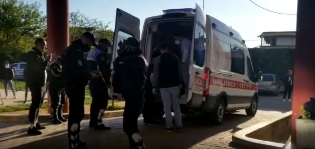 Vrasja në Elbasan, dy nga të plagosurit transferohen në Spitalin e Traumës