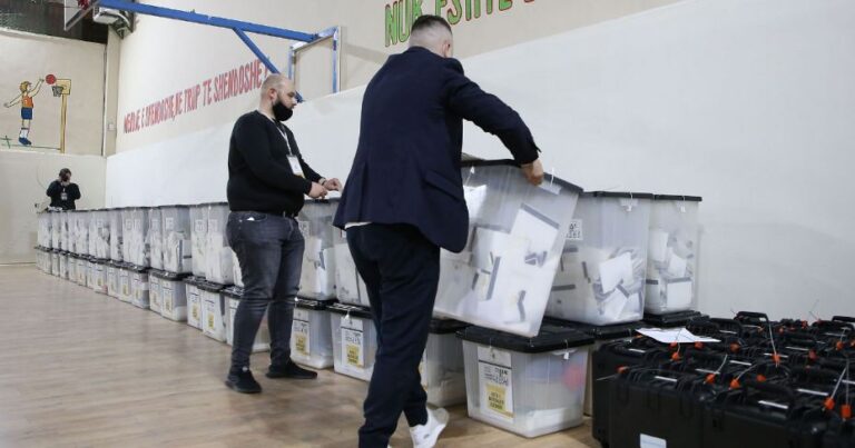 Numër i lartë votash të pavlefshme, 1500 në Peshkopi dhe Gjirokastër