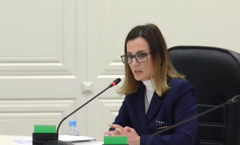 Anëtarja e Komisionit Rregullator denoncon publikisht databazën e PS me të dhënat e qyetarëve