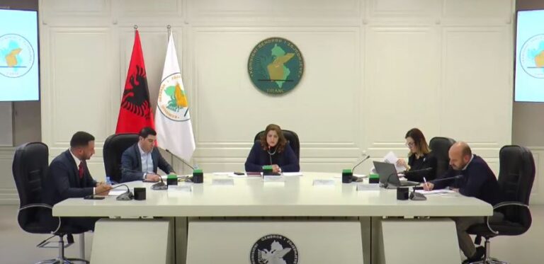 Patronazhistët/ Anëtarja e KQZ e shqetësuar thirrje Yuri Kim: Ndihem e kërcënuar, merrni në mbrojtje të dhënat e mia personale e të shqiptarëve