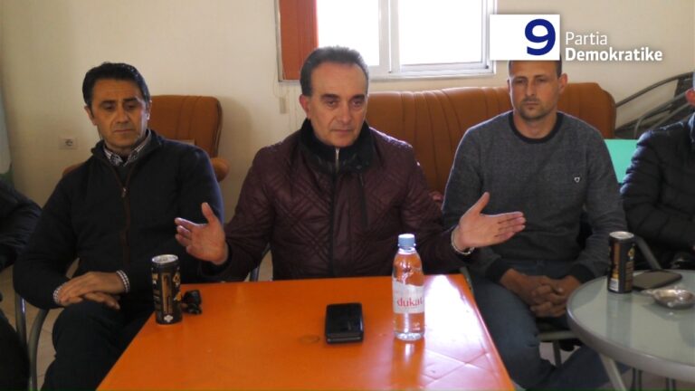 Luan Baçi takon fermeret ne Fier: Situata alarmate ku ndodhet bujqësia, merr fund me qeverinë e drejtuar nga PD pas 25 prillit