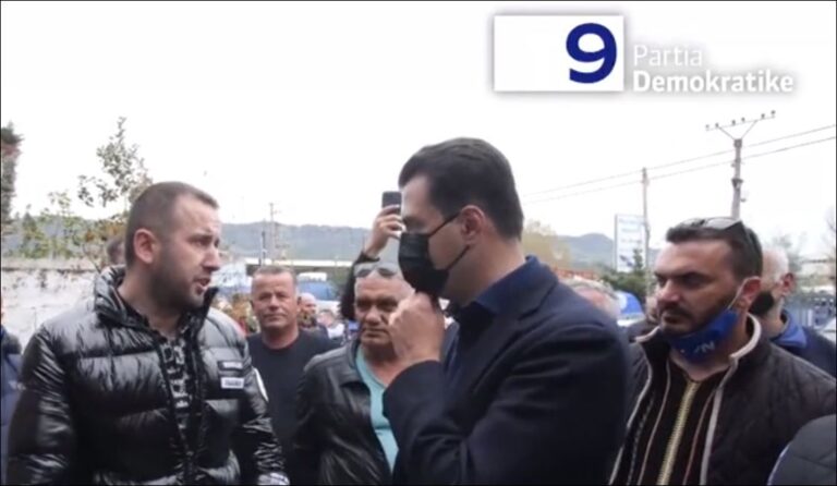 Banorët e Vaqarrit ankohen tek Basha: “Administratori Gent Muço po na vjedh pronat”