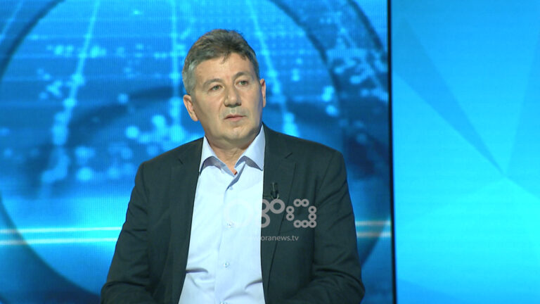 Mjeku: Do preferoja që vaksinimi të niste nga 18+, ata e përhapin covidin, moshat e thyera më pak aktive