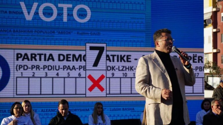 Mediu: Shqiptarët nuk mund të pranojnë që Vuçiç dhe Zaev të vendosin për fatin e Shqipërisë
