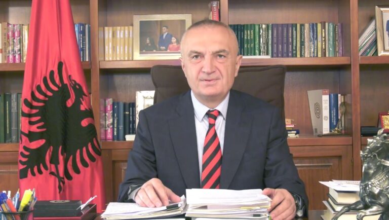 Mesazhi i Presidentit Ilir Meta, zbulon edhe detaje nga zyra e tij (FOTOLAJM)