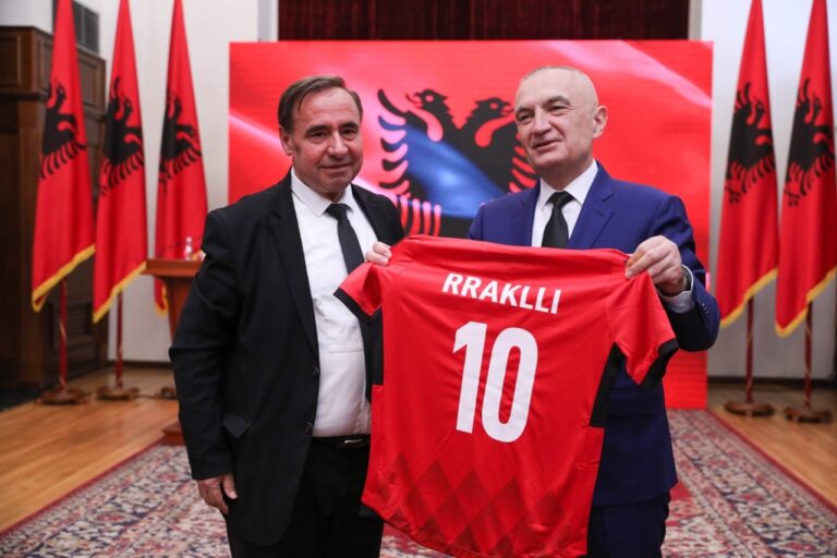 Pas dekorimit të klubit “Besa” me titullin “Kalorës i Urdhrit të Flamurit”, Meta: Shembuj të çdo kohe!