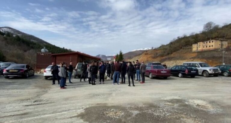 Protestuan kundër ndërtimit të HEC-it në Mirditë. Policia arreston organizatorin dhe tre qytetarë të tjerë