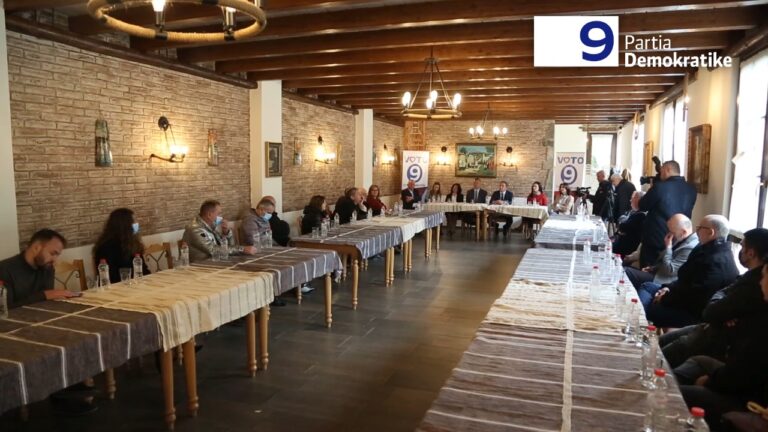 Kandidatët e PD takim me mjekët e Shkodrës, Spahia: Programi i PD vendos sistemin e shëndetësisë në shërbim të qytetarëve
