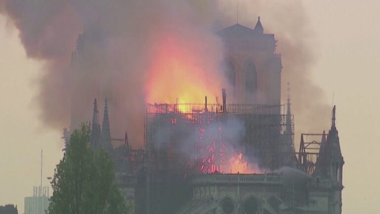 2 vjet nga zjarri në Notre Dame, katedralja mund të rihapet në 2024