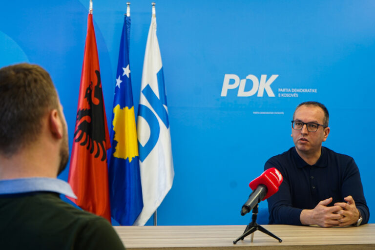 PDK paralajmëron protesta në Kosovë: Qeveria pa program dhe me njerëz pa përvojë