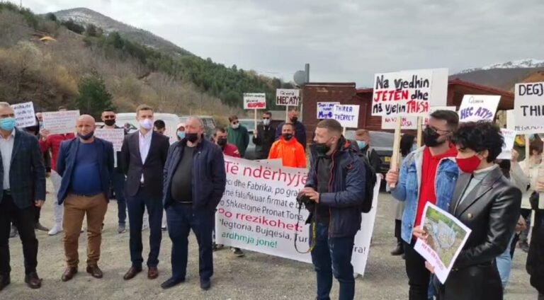Protesta në Mirditë kundër HEC-eve, shoqërohen në polici rreth 20 persona