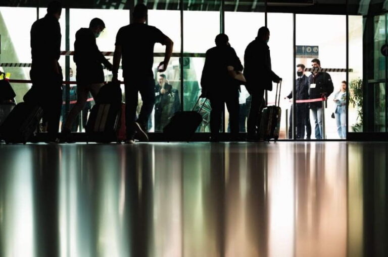 Kontrollorët e aeroportit të Rinasit janë emëruar nga ministrja Balluku kur ishte drejtoreshë