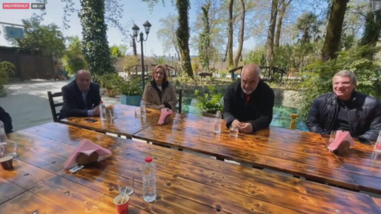 Ramës i ankohen në Finiq: Na ikin dritat