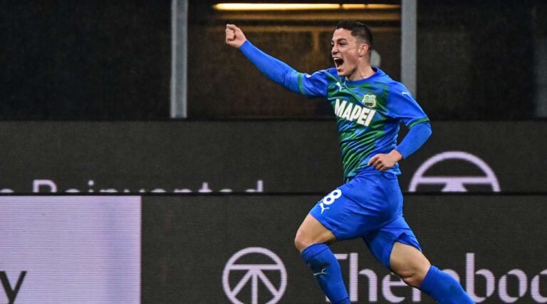Sassuolo shokon Milanin, e përmbys në fund me dy gola të Raspadorit (VIDEO)