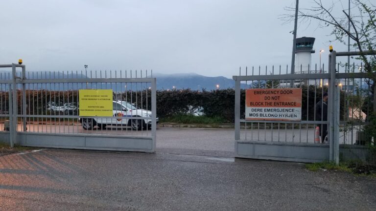 Greva në Rinas, anulohen fluturimet e parashikuara paraditen e sotme. Asnjë vendim për orët e pasdites