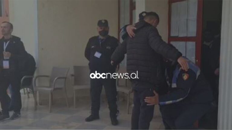 Sherri për votat në Rrogozhinë, policia ‘blindon” zonën, kontrollon çdo person nga koka te këmbët