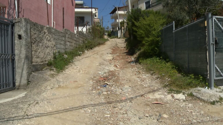 Veliaj shpërndan frymën e partisë, dhe lë rrugët e Tiranës në mëshirë të fatit, banorët: Na kanë harruar prej vitesh