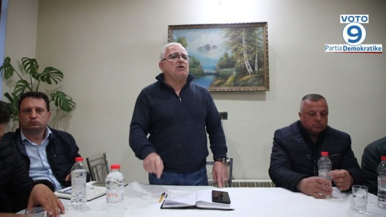 Spaho me fermerët në Korçë: Me subvencionet dhe investimet në infrastrukturë, shpëtojmë bujqësinë nga konkurrenca e importit