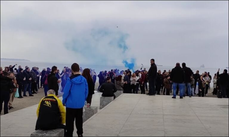 Tymuese e flamuj grekë, qytetarët dalin në protestë në Selanik, janë kundër masave anti-COVID (VIDEO)